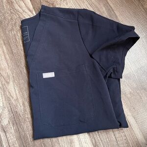 Woman’s Figs Scrub Top